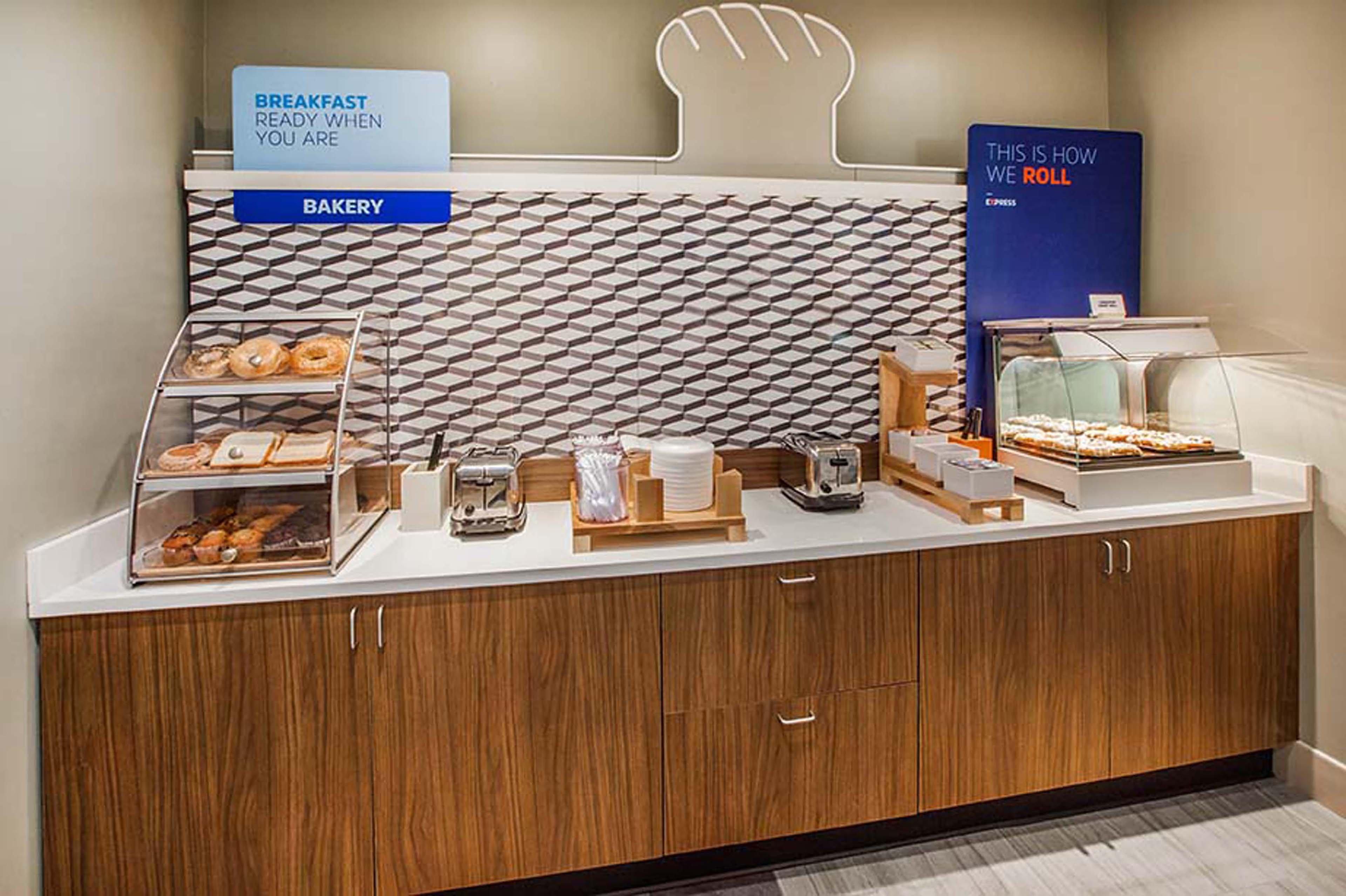 Holiday Inn Express & Suites Albany Airport Area - Latham By Ihg Eksteriør billede